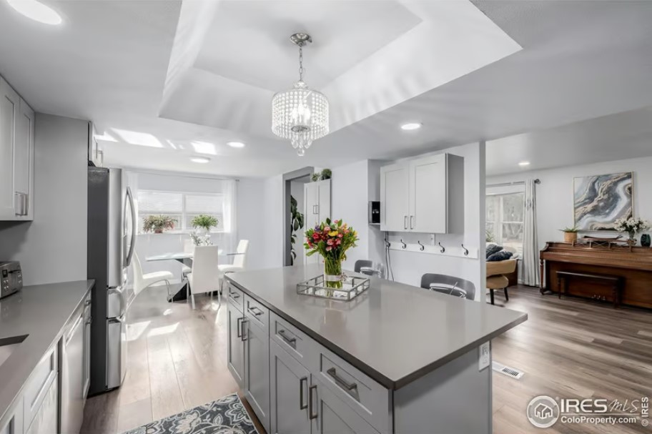 Beautifully Remodeled 6-bedroom, 4-bathroom Gem